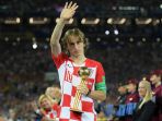luka-modric-pemain-terbaik-piala-dunia-2018-3_20180725_231438.jpg