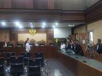 lukas-enembe-di-pengadilan-tipikor-pada-pengadilan-negeri-jakarta-pusat-123.jpg