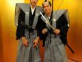 lukas-podolski-dan-per-mertesacker-jadi-samurai.jpg