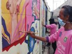 lukisan-mural-covid-19-di-tembok-pembatas-kampung_20201223_104438.jpg