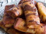 lumpia-pisang-goreng-dengan-lelehan-cokelat-8.jpg