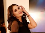 luna-maya-di-acara-i-fashion-festival_20151217_135336.jpg
