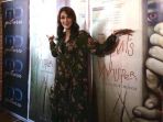 luna-maya-ditemui-dalam-jumpa-pers-film-terbarunya_20171006_184212.jpg