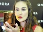 luna-maya-luncurkan-bisnis-bulu-mata_20161203_195132.jpg