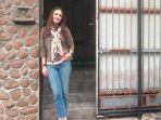 luna-maya-napak-tilas-dari-rumah-suzzanna-hingga-ke-tempat-pertapaannya_20181015_074217.jpg