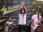 luncurkan-sepatu-slank-manggung-dengan-personel-lengkap_20180523_212412.jpg