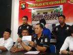 lurah-petogogan-kiri-saat-menjelaskan-pengejaran_20151210_181656.jpg