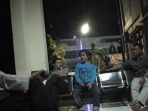 lurah-pontap-polisikan-warganya_20181011_105649.jpg