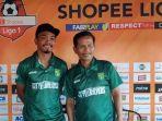 m-hidayat-gelandang-persebaya-kiri-saat-jumpa-pers-di-bali-rabu-1552019.jpg