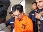 mabes-polri-serahkan-hartawan-aluwi-ke-kejagung_20160422_182056.jpg