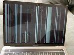 macbook-pro-alami-retak-layar.jpg