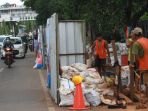 macet-akibat-galian-proyek-kabel-optik_20201218_080122.jpg