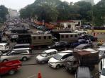 macet-di-kota-medan-saat-pelantikan-kepala-daerah_20160217_134528.jpg