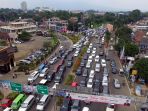 macet-di-simpang-gadog_20171231_113057.jpg