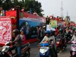 macet-saat-karnaval_20150822_163442.jpg
