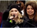 madonna-berorasi-saat-ikut-demo-anti-trump-di-washington_20170122_175058.jpg