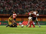 madura-united-bermain-imbang-melawan-persija-jakarta_20190816_235003.jpg