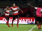 madura-united-bermain-imbang-melawan-persija-jakarta_20190816_235032.jpg