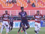 madura-united-melawan-rans-nusantara-di-stadion-segiri-kota-samarinda-sabtu-1862022.jpg