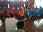 mahasiswa-berorasi-di-kantor-gubernur-jambi_20180207_120057.jpg