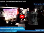 mahasiswa-bertahan-di-depan-kantor-bupati-aceh-barat_20171106_153444.jpg
