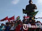 mahasiswa-blitar-ajak-pelajar-papua-aksi-damai-di-bawah-patung-bung-karno-tegaskan-kondisinya-aman.jpg