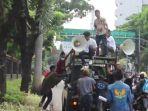 mahasiswa-gelar-aksi-di-depan-istana-wapressss.jpg