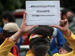 mahasiswa-gelar-aksi-selamatkan-kpk_20210616_171059.jpg