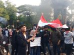 mahasiswa-kota-tangerang-dukung-perjuangan-buruh_20201007_212214.jpg