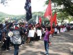 mahasiswa-malang-demo-bbm-lek_20141119_112621.jpg