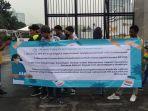 mahasiswa-melakukan-aksi-di-kv.jpg