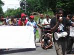 mahasiswa-papua-demo_20141210_231655.jpg