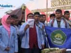 mahasiswa-riau-gelar-konser-cabut-mandat-untuk-presiden_20150318_190221.jpg