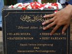 mahasiswa-trisakti-ziarah-pahlawan-reformasi_20190512_193138.jpg