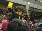 mahasiswa-ui-memberikan_20180202_152053.jpg