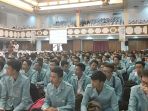 mahasiswa-uns-dengarkan-ceramah-mahfud-md_20170818_142703.jpg