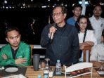 mahfud-makan-malam-di-pinisi-2.jpg