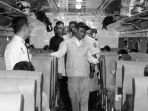 mahfud-md-melepas-keberangkatan-pemudik-dari-stasiun-pasar-senen_20230418_232845.jpg
