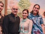 maia-estianty-menikah-di-tokyo-semua-anggota-keluarga-bagi-bagi-tugas-saat-prosesi-pernikahan_20181030_113203.jpg