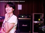 main-film-bluebell-regina-rengganis-belajar-selancar_20180402_112227.jpg