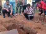 makam-dibongkar_20161007_190908.jpg