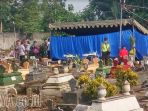 makam-hanung-dibongkar_20171229_093410.jpg