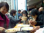 makan-Mie-Sambil-Berdiri.jpg