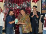 malam-keakraban-anggota-pengurus-dan-mitra-forum-wartawan-hiburan_20170511_191059.jpg