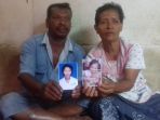 malik-ridwan-48dan-suliasni-50-menunjukkan-foto-nina-dan-nurul-ain-suhada_20180802_120644.jpg