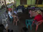 mama-emi-nginap-di-rumah-warga_20180403_210606.jpg