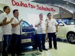 manajemen-daihatsu-di-boot-daihatsu-saat-ajang-poma-2014_20141127_074244.jpg