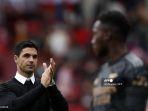 manajer-arsenal-asal-spanyol-mikel-arteta-memberikan-tepuk-tangan-kepada-para-penggemar.jpg