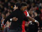 manajer-arsenal-mikel-arteta-kiri-memeluk-pemainnya-pierre-emerick-aubameyang.jpg