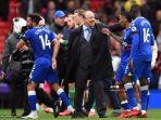 manajer-everton-spanyol-rafael-bentez-merayakan-dengan-para-pemainnya.jpg